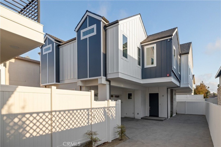 A Beautiful Home in the Golden Hills... Elegance in Form: - Beach Townhome/Townhouse for sale in Redondo Beach, California on Beachhouse.com