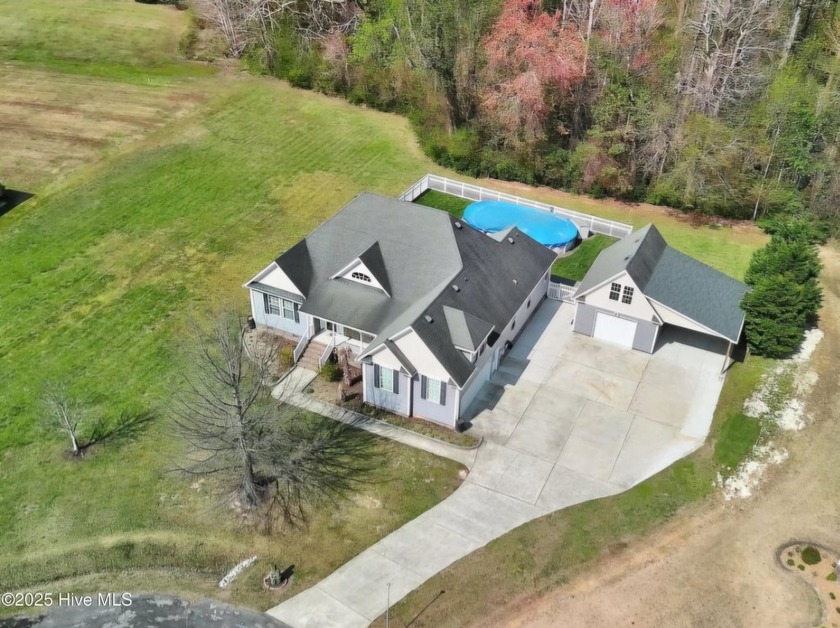 This beautifully crafted and well maintained  4 bedroom, 3 bath - Beach Home for sale in Moyock, North Carolina on Beachhouse.com