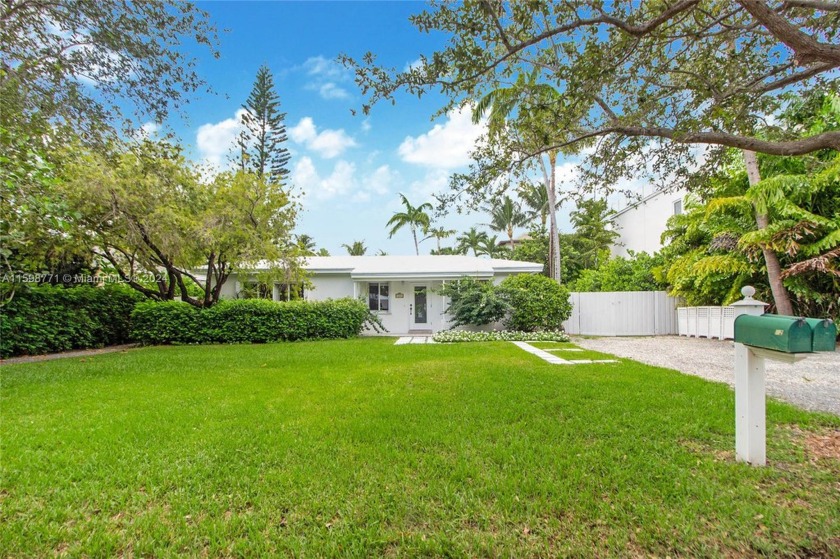 Opportunity for Island living in Key Biscayne. Great 2 bedroom - Beach Home for sale in Key Biscayne, Florida on Beachhouse.com