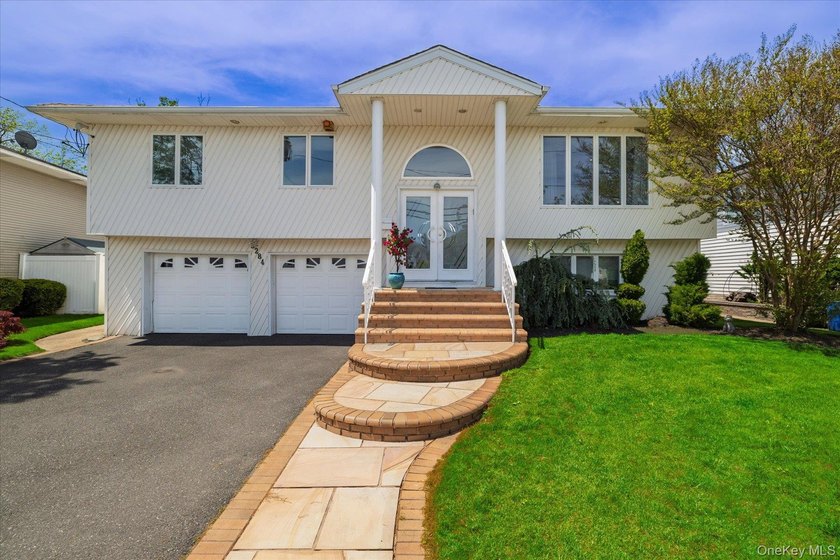 Located in the exclusive Ocean Harbor section of Oceanside, this - Beach Home for sale in Oceanside, New York on Beachhouse.com