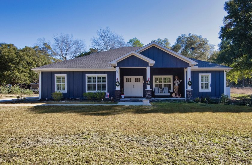 Beautiful home, a must see with no HOA! A place to park an RV or - Beach Home for sale in Freeport, Florida on Beachhouse.com