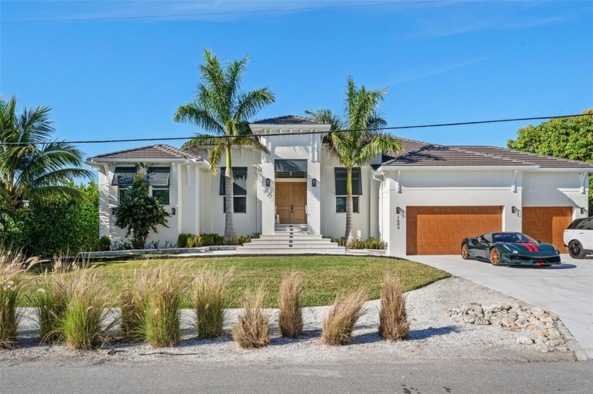 Welcome to your very own slice of paradise, where luxurious - Beach Home for sale in Sarasota, Florida on Beachhouse.com