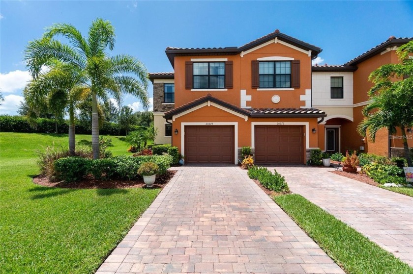 Motivated Owner!! This spacious and luxurious rare end unit with - Beach Townhome/Townhouse for sale in Venice, Florida on Beachhouse.com