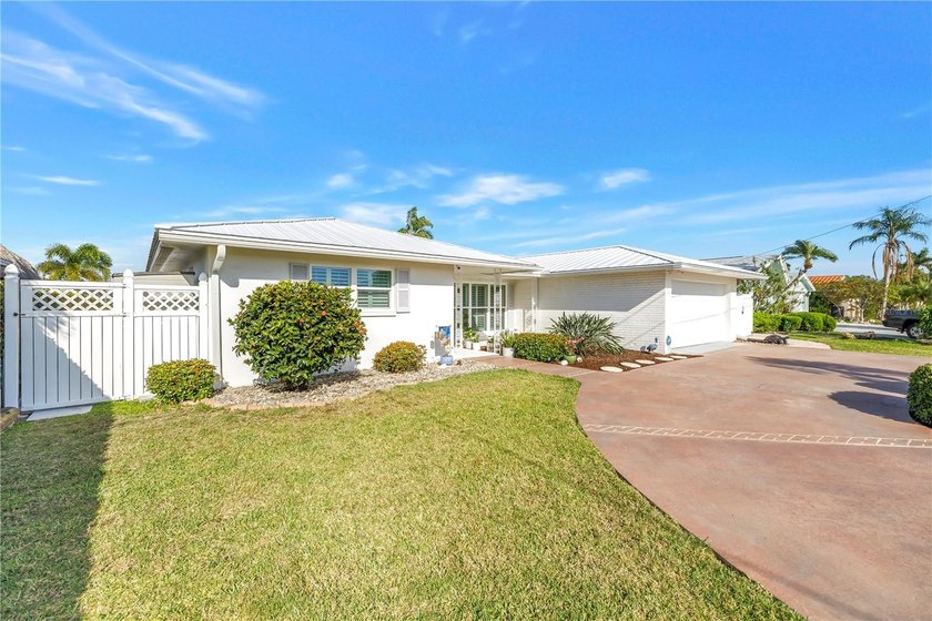 Welcome to your Treasure Island Boater's Paradise! This stunning - Beach Home for sale in Treasure Island, Florida on Beachhouse.com