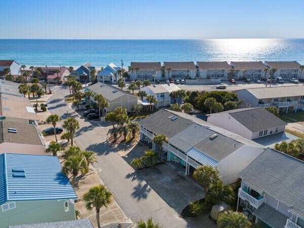 BRING AN OFFER! END UNIT! Come see this in person!! Discover - Beach Townhome/Townhouse for sale in Panama City Beach, Florida on Beachhouse.com
