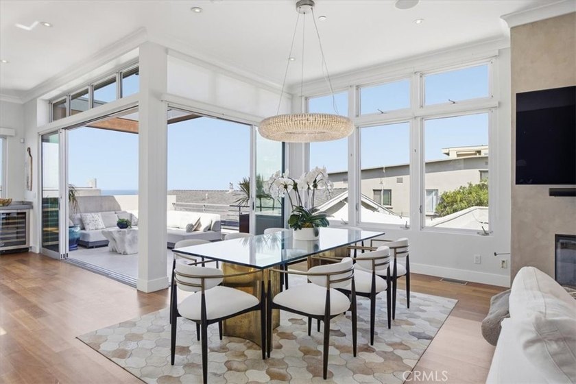 This stunning coastal contemporary masterpiece blends warm - Beach Townhome/Townhouse for sale in Manhattan Beach, California on Beachhouse.com