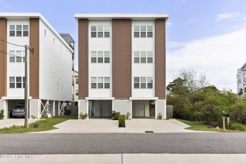 One of the largest townhome units in the area, this is a rare - Beach Townhome/Townhouse for sale in Carolina Beach, North Carolina on Beachhouse.com