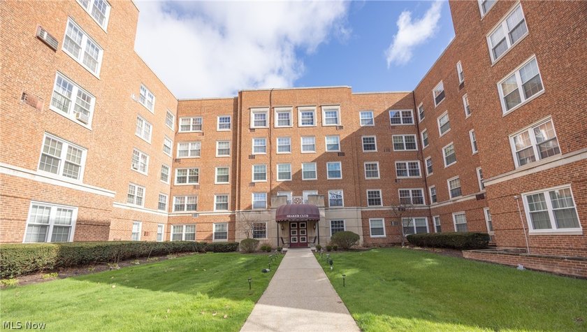 Experience the perfect blend of secluded privacy and vibrant - Beach Condo for sale in Shaker Heights, Ohio on Beachhouse.com