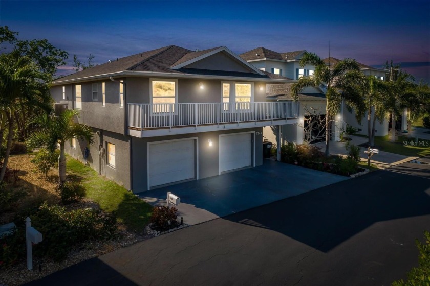 Discover your dream coastal getaway in the bustling heart of - Beach Home for sale in Fort Myers, Florida on Beachhouse.com