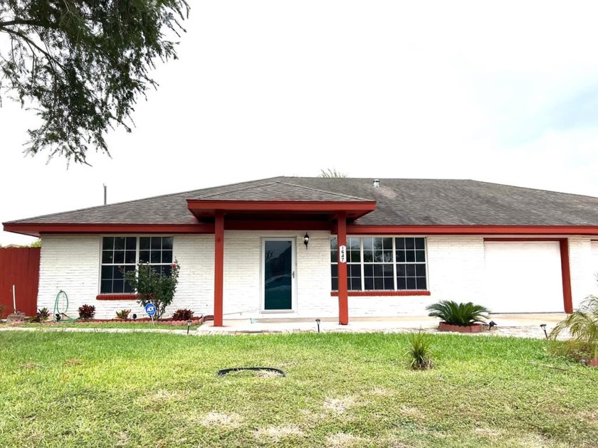 Spacious 3 bedroom 2 bath brick veneer home on TWO LOTS with a 3 - Beach Home for sale in Port Isabel, Texas on Beachhouse.com