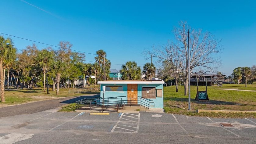 Commercial opportunity in the heart of Suwannee! Bring your - Beach Commercial for sale in Suwannee, Florida on Beachhouse.com