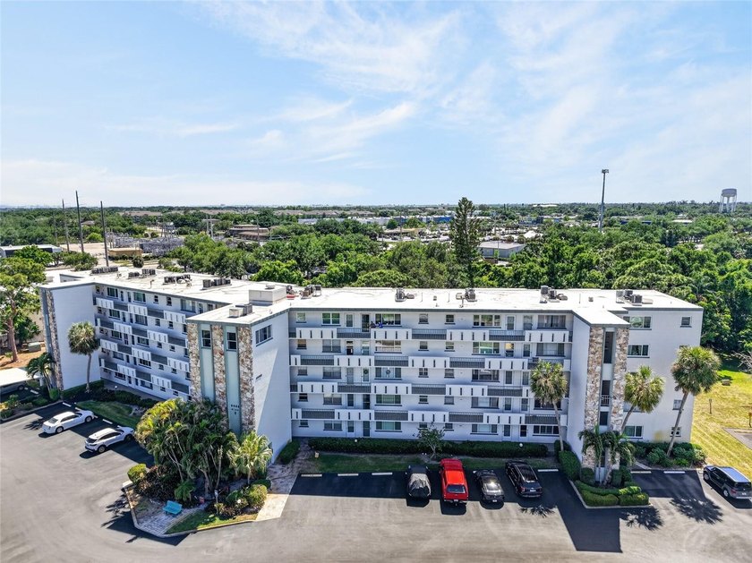 Step directly into resort-style living at Ironwood Condos. This - Beach Condo for sale in Bradenton, Florida on Beachhouse.com