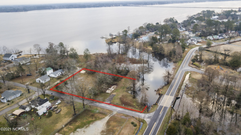 Don't miss the opportunity to own a slice of waterfront paradise - Beach Lot for sale in New Bern, North Carolina on Beachhouse.com