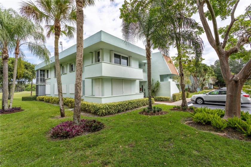 If you are looking for a place to escape the northern winters or - Beach Condo for sale in Pompano  Beach, Florida on Beachhouse.com