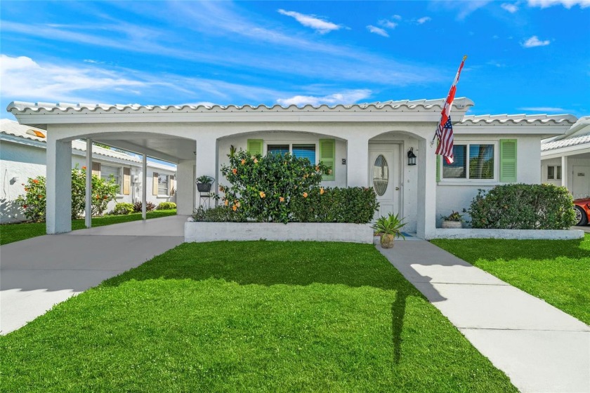 This must-see hidden gem on the north end of Longboat Key offers - Beach Home for sale in Longboat Key, Florida on Beachhouse.com