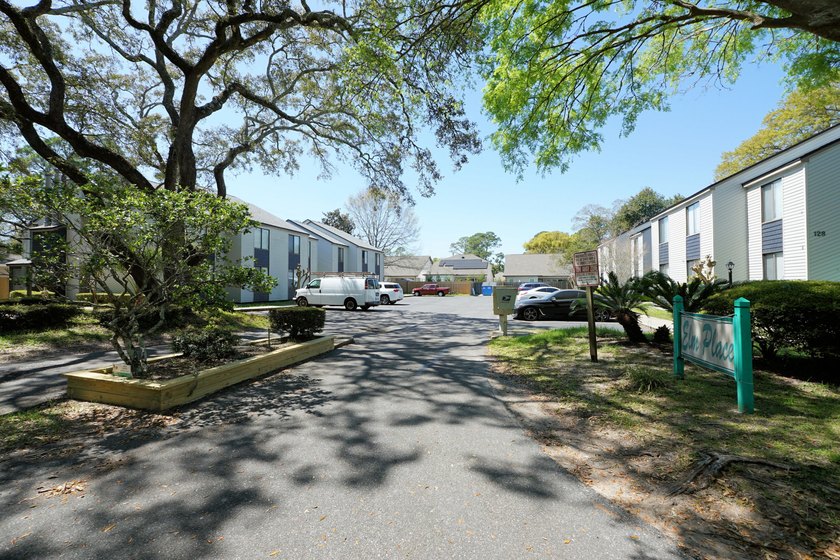 This charming 2-bedroom, 1-bath condo is ready and waiting for - Beach Condo for sale in Fort Walton Beach, Florida on Beachhouse.com