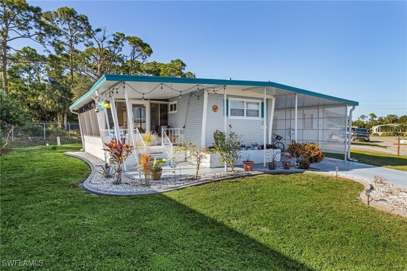 Welcome to this well-maintained, PET FRIENDLY single-wide mobile - Beach Home for sale in North Fort Myers, Florida on Beachhouse.com