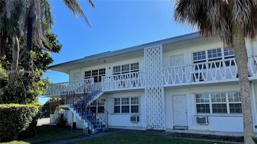 Beautiful condo in NMB, freshly painted. CLOse to Walmart, Home - Beach Condo for sale in North Miami Beach, Florida on Beachhouse.com