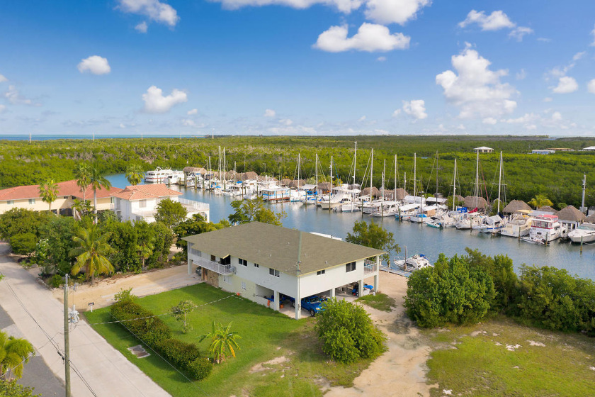 New to the market Marathon home in Coco Plum is both a boaters - Beach Home for sale in Marathon, Florida on Beachhouse.com
