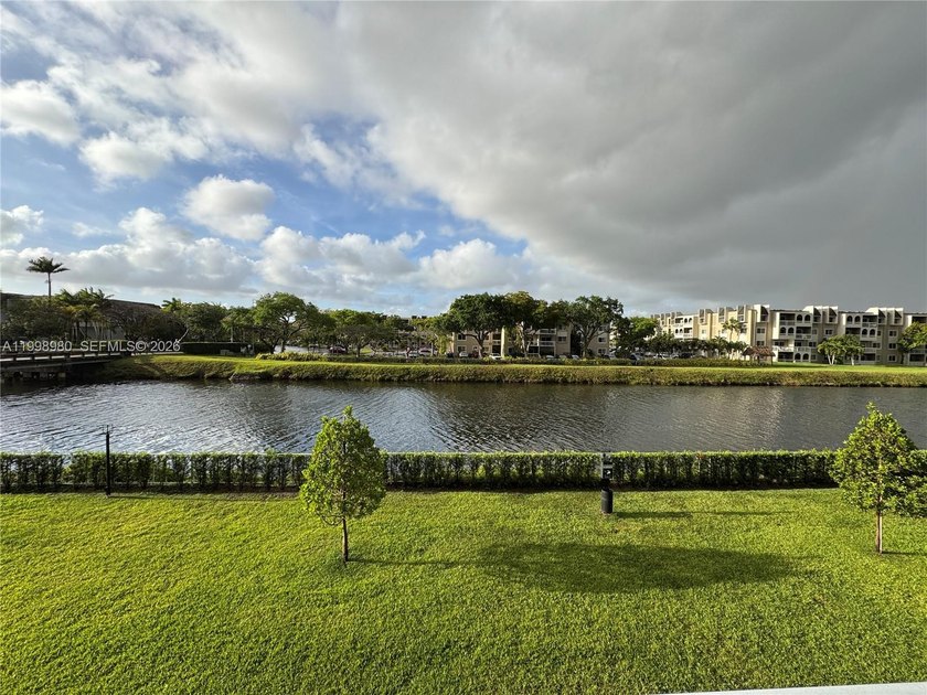 Spacious 2 Bed / 1 Bath condo located near Dadeland Mall and - Beach Condo for sale in Miami, Florida on Beachhouse.com