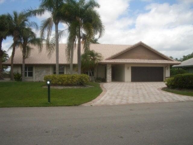 PRICED TO SELL-FABULOUS 4 BEDROOMS, 2.5 BATHROOMS WITH 2 AR - Beach Home for sale in Palm Beach Gardens, Florida on Beachhouse.com