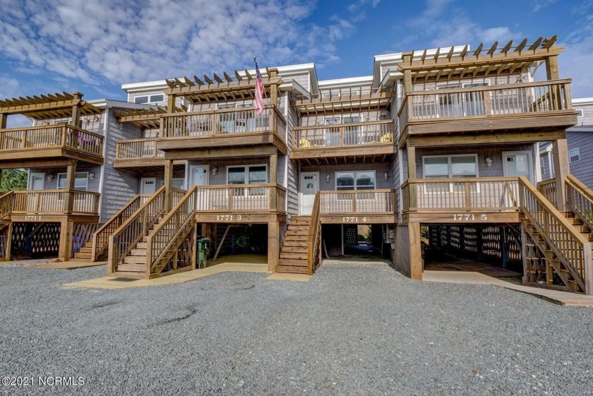 This fantastic 3-bedroom waterfront townhome is the perfect - Beach Townhome/Townhouse for sale in North Topsail Beach, North Carolina on Beachhouse.com