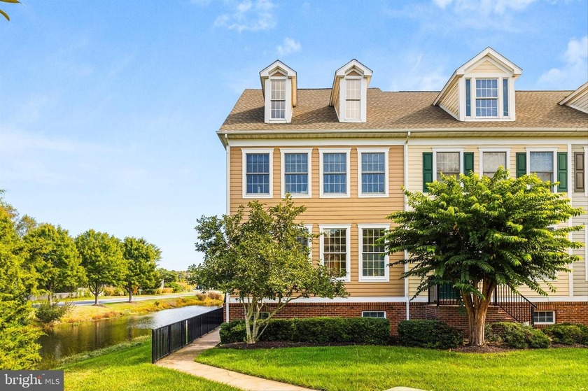 This spacious end townhome in The Village at Bear Trap Dunes - Beach Townhome/Townhouse for sale in Ocean View, Delaware on Beachhouse.com