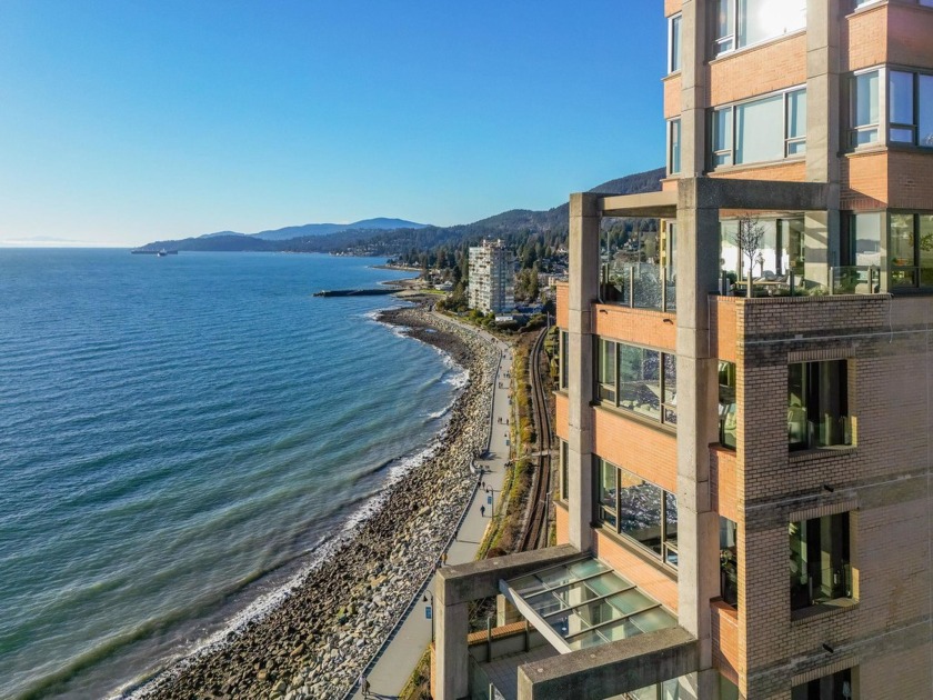 Les Terraces, an architecturally significant building and the - Beach Condo for sale in West Vancouver,  on Beachhouse.com