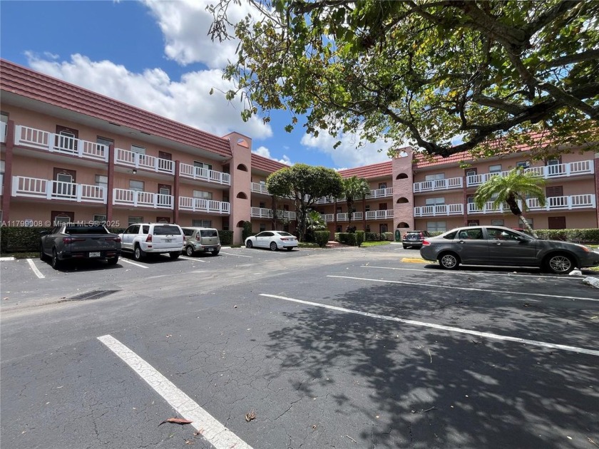 Finally on the market!! Cozy first floor corner unit with grea - Beach Condo for sale in Sunrise, Florida on Beachhouse.com