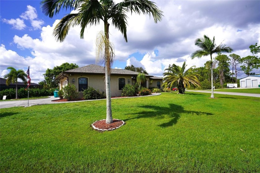 Custom built Warren Hope pool home.  
3/2/2 split bedrooms with - Beach Home for sale in Port Charlotte, Florida on Beachhouse.com