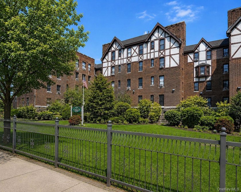 Welcome to Beechhurst Towers at 160-15 Powells Cove Blvd Apt C7 - Beach Home for sale in Whitestone, New York on Beachhouse.com