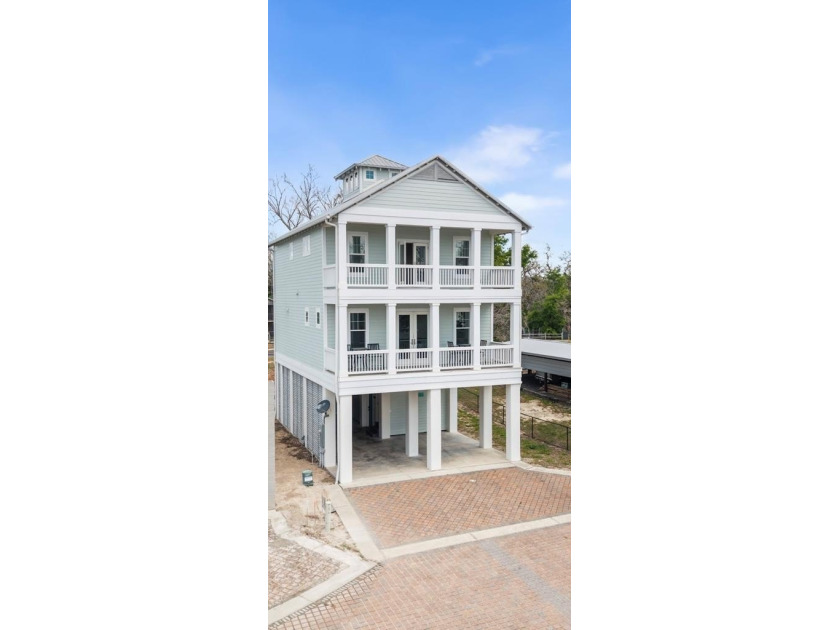 TURNKEY INCOME PRODUCER WITH RIVER VIEWS + BOAT SLIP & POOL - Beach Home for sale in Steinhatchee, Florida on Beachhouse.com