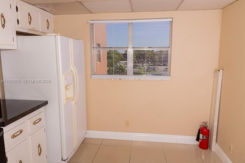 Beautiful and bright 2-bedroom, 2-bath condo located in the - Beach Condo for sale in Tamarac, Florida on Beachhouse.com