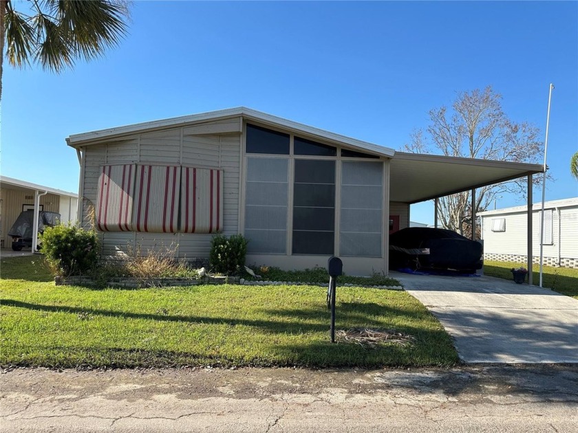 WELCOME TO THE WATERFRONT COMMUNITY OF HARBOR COVE! Lots of room - Beach Home for sale in North Port, Florida on Beachhouse.com