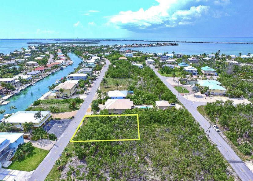 Excellent opportunity to own your own piece of paradise in the - Beach Lot for sale in Duck Key, Florida on Beachhouse.com