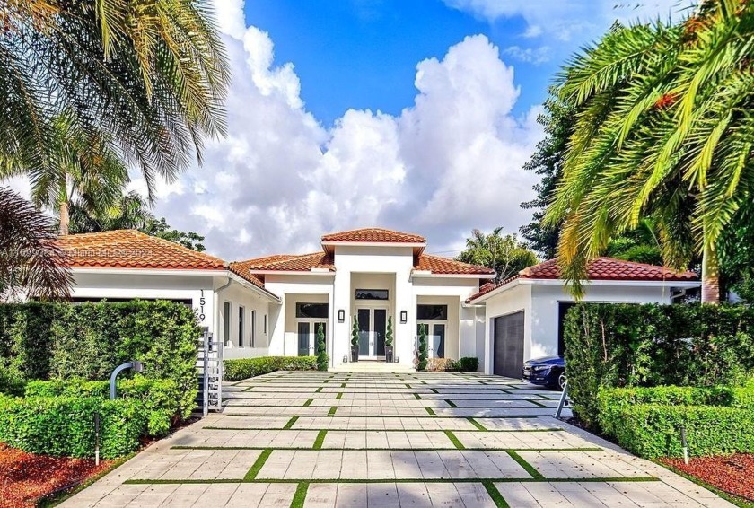 Amazing opportunity to own a home in the most prestigious - Beach Home for sale in Fort Lauderdale, Florida on Beachhouse.com