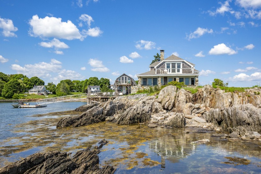 This oceanfront year round cottage is conveniently
located on - Beach Home for sale in Harpswell, Maine on Beachhouse.com