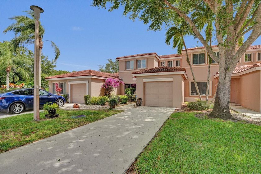 Beautifully maintained 3-bedroom, 2.5-bath townhouse with 1-car - Beach Townhome/Townhouse for sale in Davie, Florida on Beachhouse.com