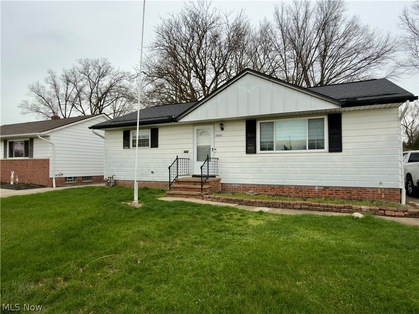 Welcome to 3405 Vineyard Rd - a solid, move-in-ready home with - Beach Home for sale in Willowick, Ohio on Beachhouse.com