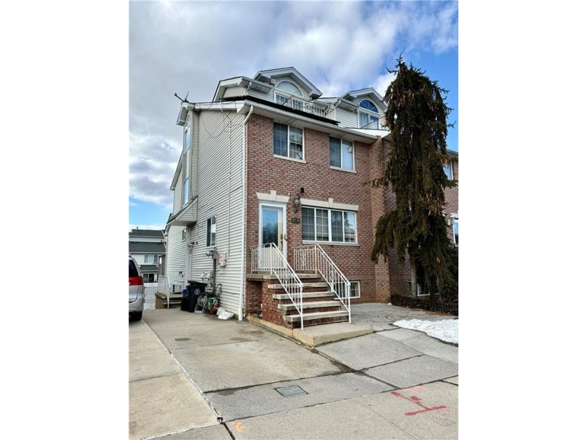 Welcome Home! Location, Location, Location!!! One Family Semi - Beach Home for sale in Staten  Island, New York on Beachhouse.com