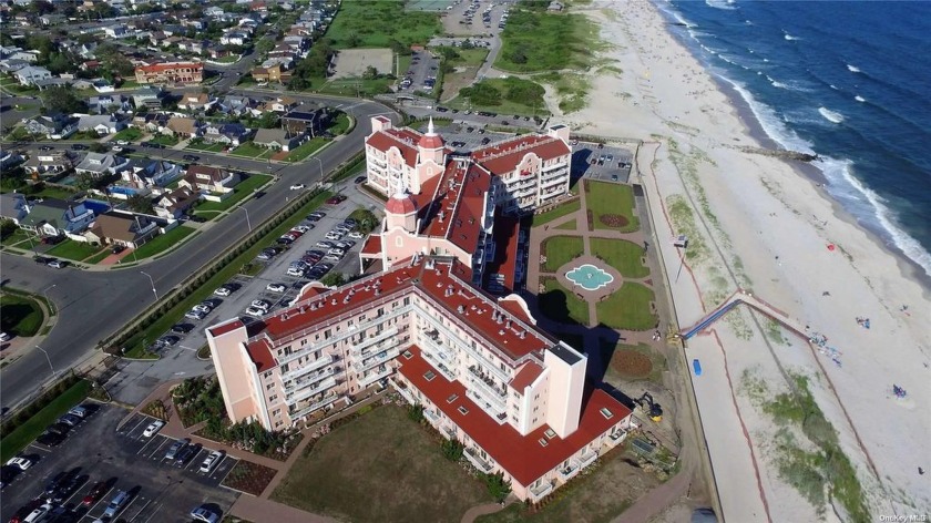 One of the most prestigious penthouse luxury condo apartments on - Beach Condo for sale in Lido Beach, New York on Beachhouse.com