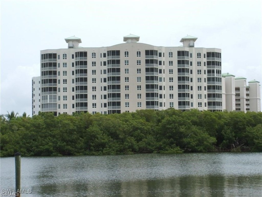 This beautiful 5th floor condo has wonderful views and is priced - Beach Condo for sale in Fort Myers Beach, Florida on Beachhouse.com