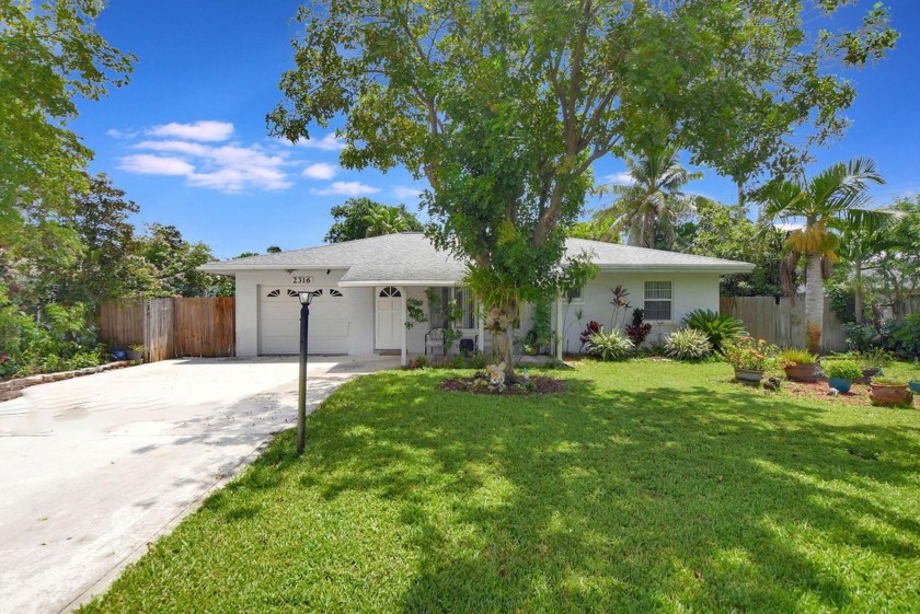 This charming home features 3 bedrooms, a one-car garage, and a - Beach Home for sale in Boynton Beach, Florida on Beachhouse.com