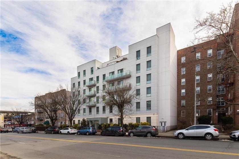 Location location location. Ground level 2 Bedroom 2 Full bath - Beach Condo for sale in Brooklyn, New York on Beachhouse.com