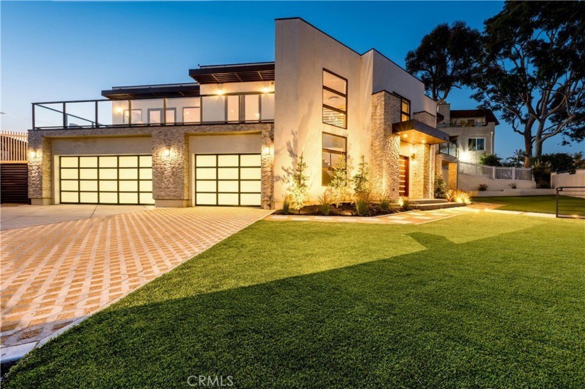 This is the most stunning custom built view home in Signal Hill! - Beach Home for sale in Signal Hill, California on Beachhouse.com