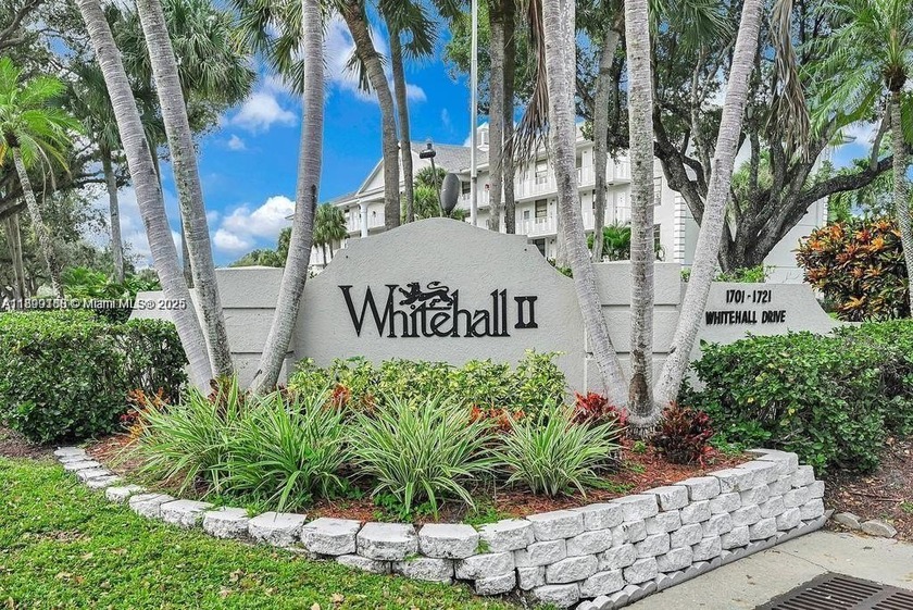 A hidden gem! Spacious 1,385 SF 2-bedroom, 2-bath unit with an - Beach Condo for sale in Davie, Florida on Beachhouse.com