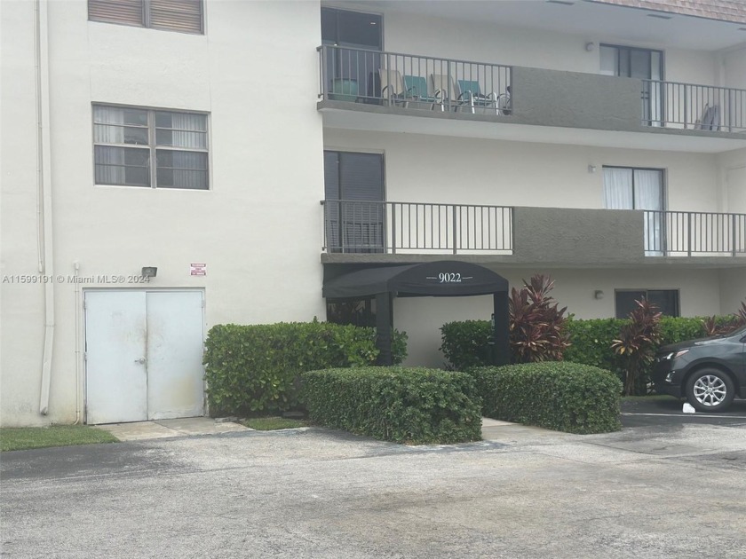 Welcome to this charming 2-bedroom, 2-bathroom apartment located - Beach Condo for sale in Miami Shores, Florida on Beachhouse.com
