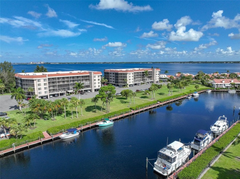 This move in ready, sunny, end-unit has plenty of windows and - Beach Condo for sale in Punta Gorda, Florida on Beachhouse.com