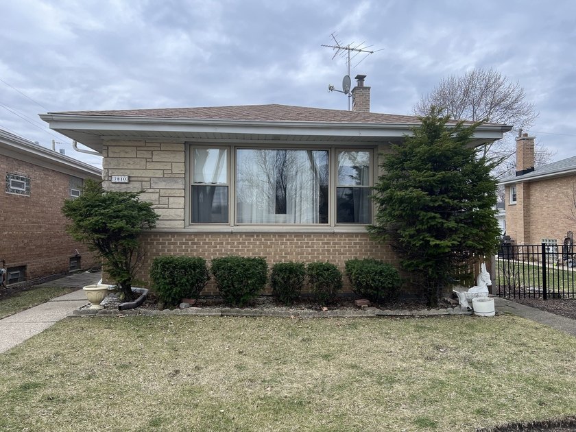 Charming Mid-Century All-Brick Split-Level in Prime School - Beach Home for sale in Skokie, Illinois on Beachhouse.com
