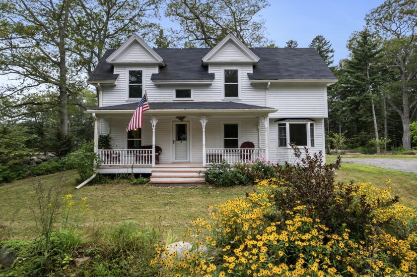 Picturesque, 3 bedroom, 1 bath colonial farmhouse, that includes - Beach Home for sale in South Bristol, Maine on Beachhouse.com